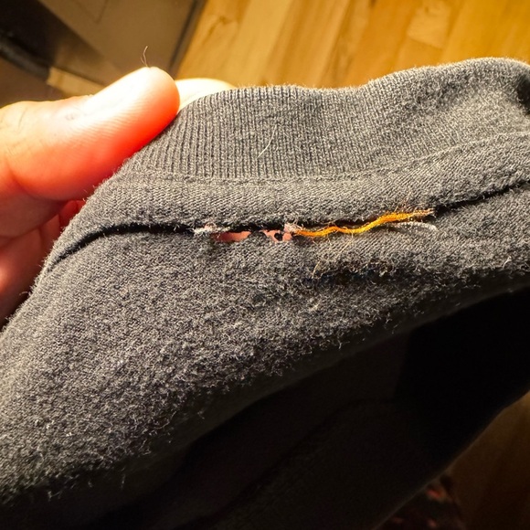 Black Graphic Tee with Wolf Design 90’s - Picture 6 of 6